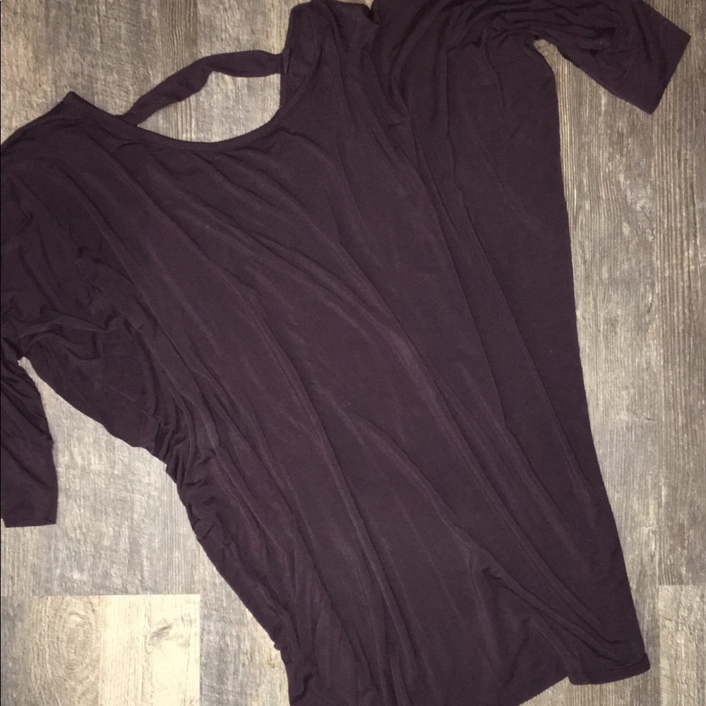 41 Harhorn Slit Back Top